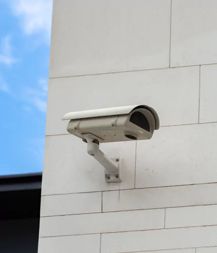camera-seguranca-parede
